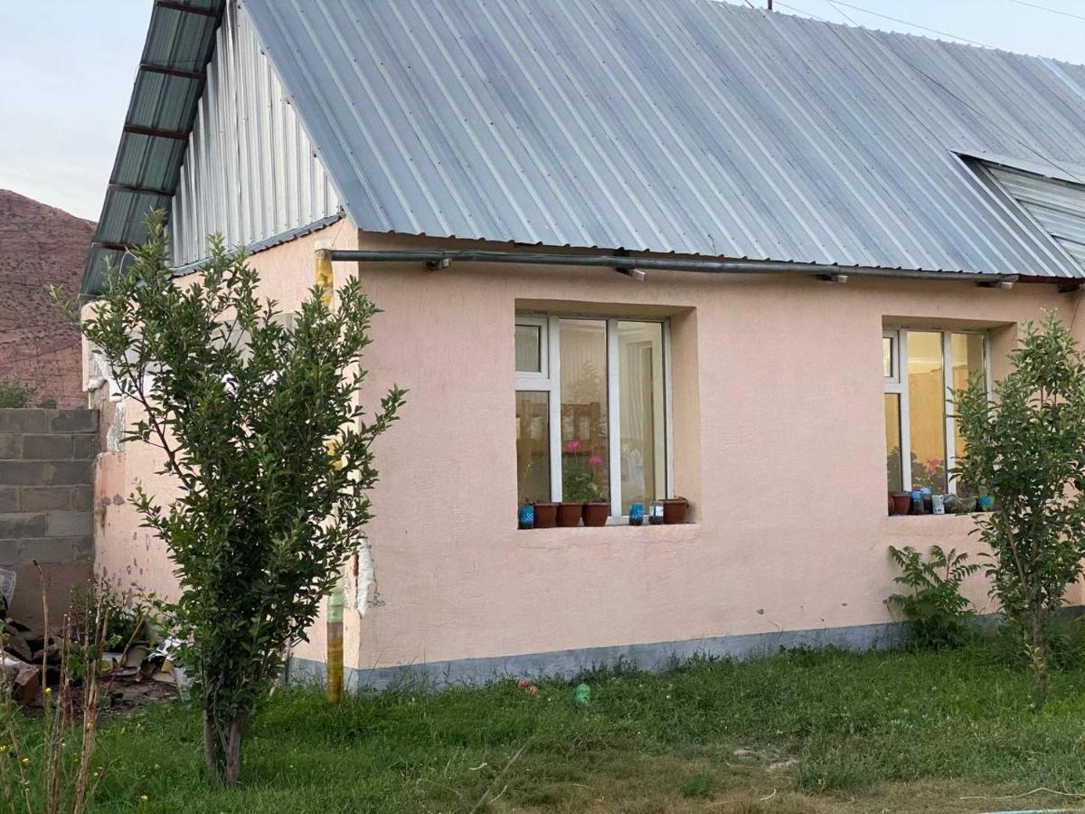Rozalinda Guesthouse Naryn Zewnętrze zdjęcie
